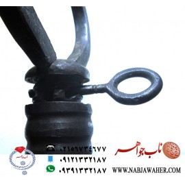 قفل آویزعتیقه  کهنه کاربردی معروف به  شیرکُش با استفاده کاربردی سلاح سرد