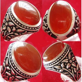 انگشترنقره مردانه عقیق یمنی همراه با شناسنامه بین المللی و رکاب فاخر احمدنامی قلمزنی جنگی