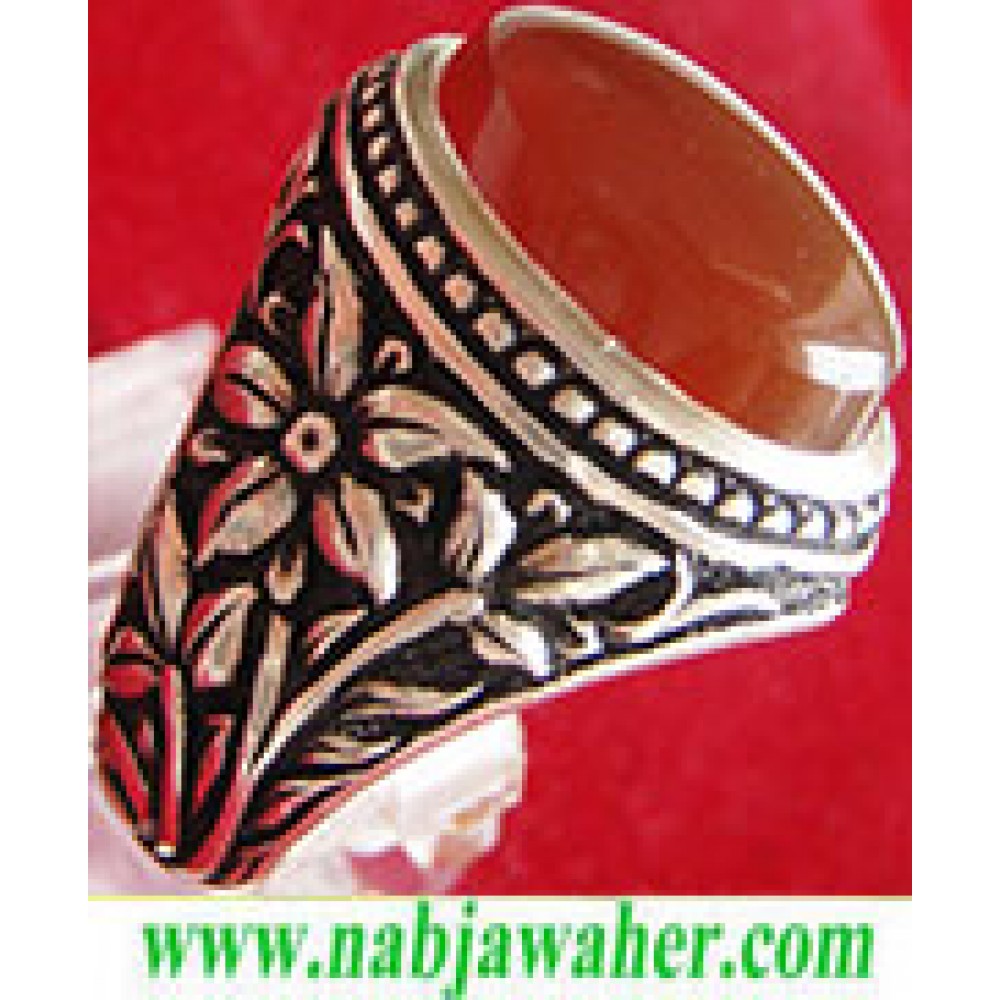 انگشترنقره مردانه عقیق یمنی همراه با شناسنامه بین المللی و رکاب فاخر احمدنامی قلمزنی جنگی