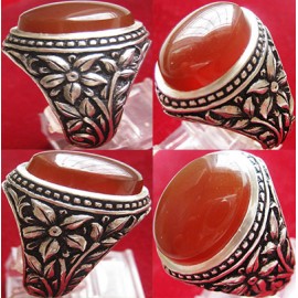 انگشترنقره مردانه عقیق یمنی همراه با شناسنامه بین المللی و رکاب فاخر احمدنامی قلمزنی جنگی