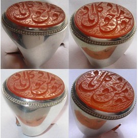 انگشترنقره مردانه خطی عقیق یمنی خط حرّ استادرضاقربانی رکاب نقره نفیس دستسازاستاد محمد افتخاری ذکر یااجودمن کل جواد