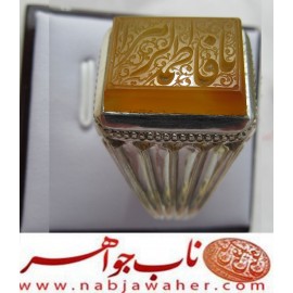 مشخصات انگشتر:  انگشترنقره مردانه خطی عقیق یمن خط مبین استاد حسین رضیعی رکاب نقره نفیس دستسازاستاد محمد افتخاری ذکر یافاطمه الزهرا