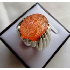 انگشترنقره مردانه خطی عقیق یمنی خط حرّ استادرضاقربانی رکاب نقره نفیس دستسازاستاد محمد افتخاری ذکر مظلوم حسین