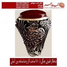 انگشترنفیس مردانه عقیق سرخ یمنی رکاب فاخر و ارزشمند قلمزنی سیمرغ اثر حمید جنگی 