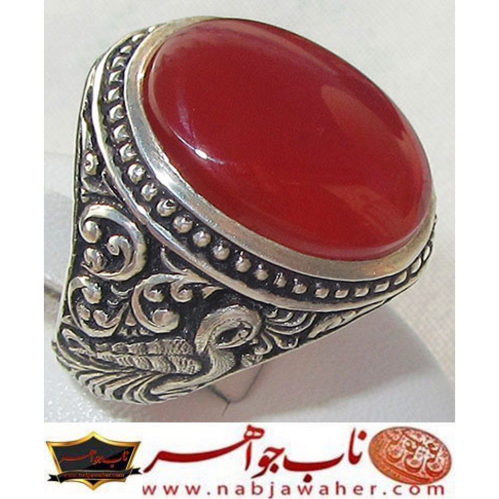 انگشترنقره مردانه عقیق سرخ یمنی همراه با شناسنامه بین المللی و رکاب فاخر احمدنامی قلمزنی جنگی