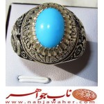 انگشترنفیس مردانه فیروزه پاک عجمی نیشابوری همراه با شناسنامه بین المللی و رکاب فاخر مهدی رحمانی قلمزنی کتیبه دار جنگی