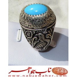 انگشترنفیس مردانه فیروزه پاک عجمی نیشابوری همراه با شناسنامه بین المللی و رکاب فاخر مهدی رحمانی قلمزنی کتیبه دار جنگی