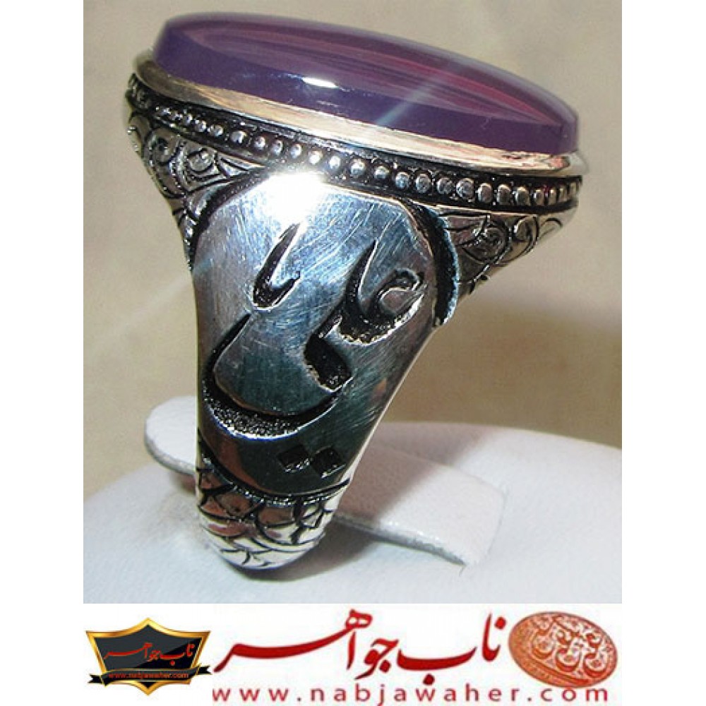 انگشترنقره مردانه عقیق یمنی همراه با شناسنامه بین المللی و رکاب فاخر احمدنامی قلمزنی جنگی