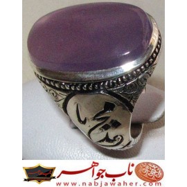 انگشترنقره مردانه عقیق یمنی همراه با شناسنامه بین المللی و رکاب فاخر احمدنامی قلمزنی جنگی