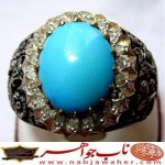 انگشترنفیس مردانه فیروزه عجمی نیشابوری همراه با شناسنامه بین المللی و رکاب فاخر مهدی رحمانی قلمزنی جنگی با دوازده قطعه برلیان