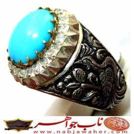 انگشترنفیس مردانه فیروزه عجمی نیشابوری همراه با شناسنامه بین المللی و رکاب فاخر مهدی رحمانی قلمزنی جنگی با دوازده قطعه برلیان