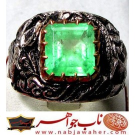 انگشترنفیس مردانه زمرّد ممتازدرجه یک کلمبیا رکاب نقره دستساز استاد مهدی رحمانی  و قلمزنی نفیس جنگی