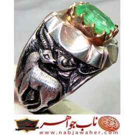 انگشترنفیس مردانه زمرّد ممتازعالی کلمبیا رکاب نقره دستساز استاد مهدی رحمانی  و قلمزنی نفیس جنگی