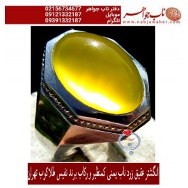 انگشترنفیس عقیق زرد کهنه ابدار یمنی و رکاب فاخر فدیوم جناب طلاکوب