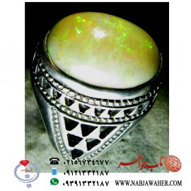 انگشتر نفیس اوپال طبیعی سفید شیری اصیل و رکاب دست ساز نقره