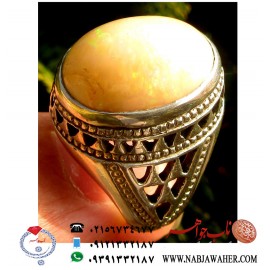 انگشتر نفیس اوپال طبیعی سفید شیری اصیل و رکاب دست ساز نقره