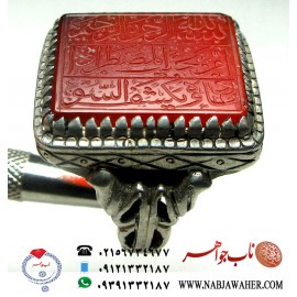 انگشترنفیس مردانه عقیق ناب یمنی و حکاکی رسم الخط ثلث استاد محسن ضرغامی امن یجیب المضطر اذا دعا و یکشف السوء امضا م ض رکاب نقره یدالله محمدی کرمانشاه